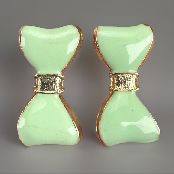 Jewelry - Vintage light goldtone, pastel Blue green bow design pierced earrings